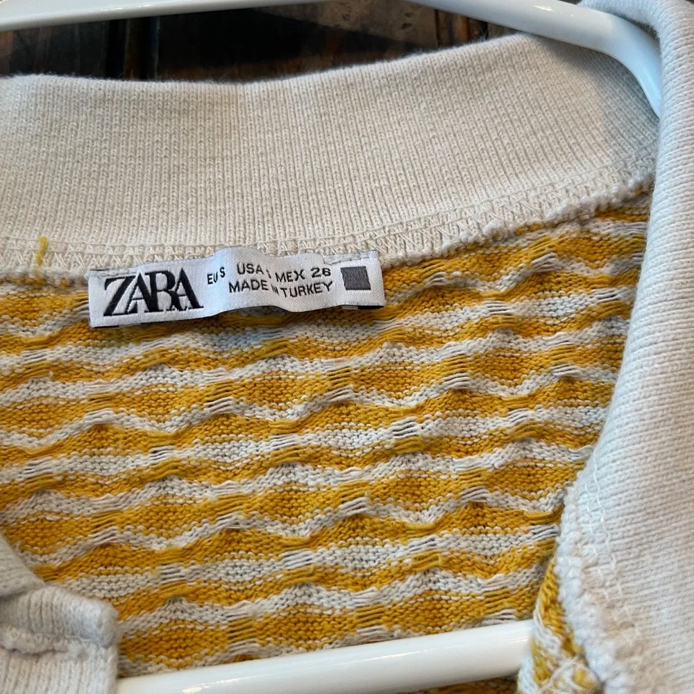 Zara Knit Collar Short Sleeve V neck  Top - Picture 3 of 3